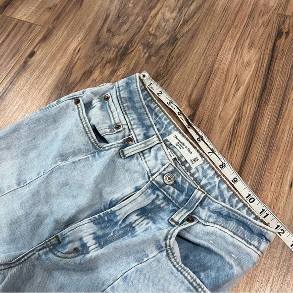 Abercrombie & Fitch Curve Love High Rise Skinny Jean with Vent Hem - Picture 6 of 7
